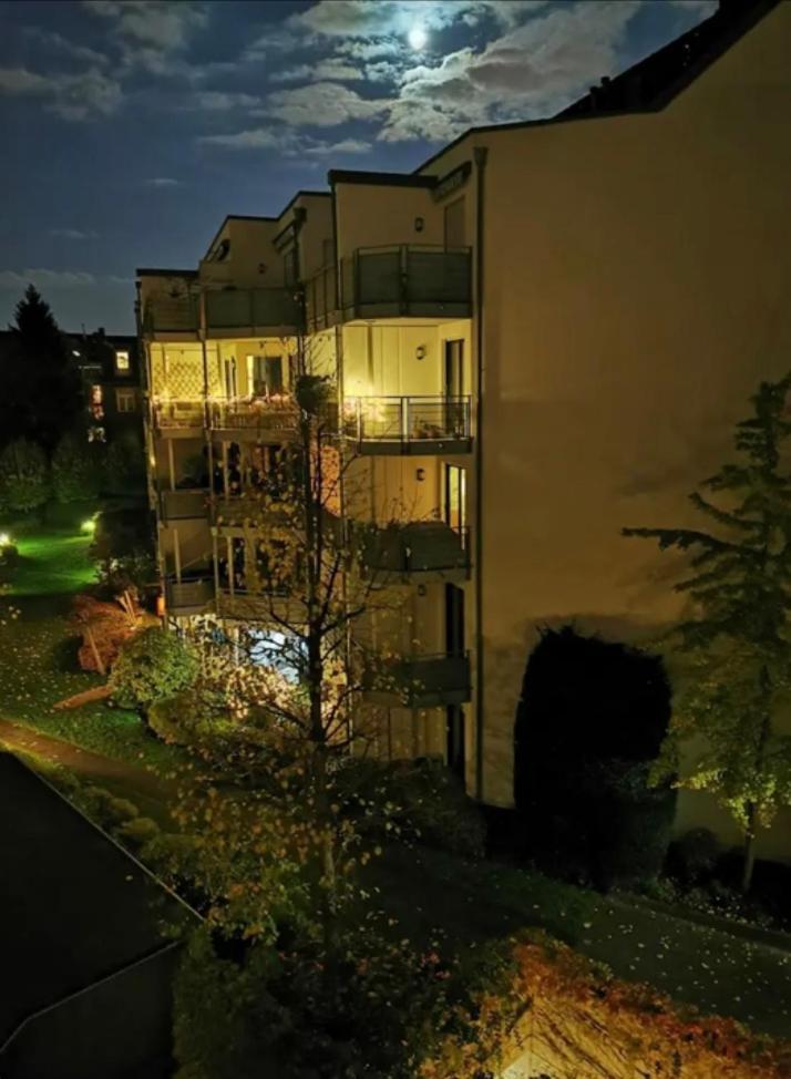 "Greensun-Homes" Messe, Flughafen Und Zentrums Nah, Ruhig, Modern, Schnelles Wlan, Balkon Und Kueche, Freies Parken, 4 Schlafplaetze Moeglich Cologne Luaran gambar